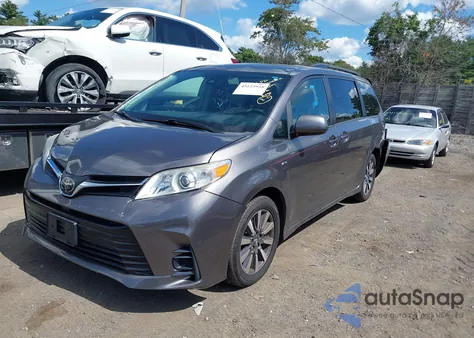 2018 Toyota Sienna Le 7 Passenger z USA, uszkodzony, nr VIN 5TDJZ3DC6JS197285